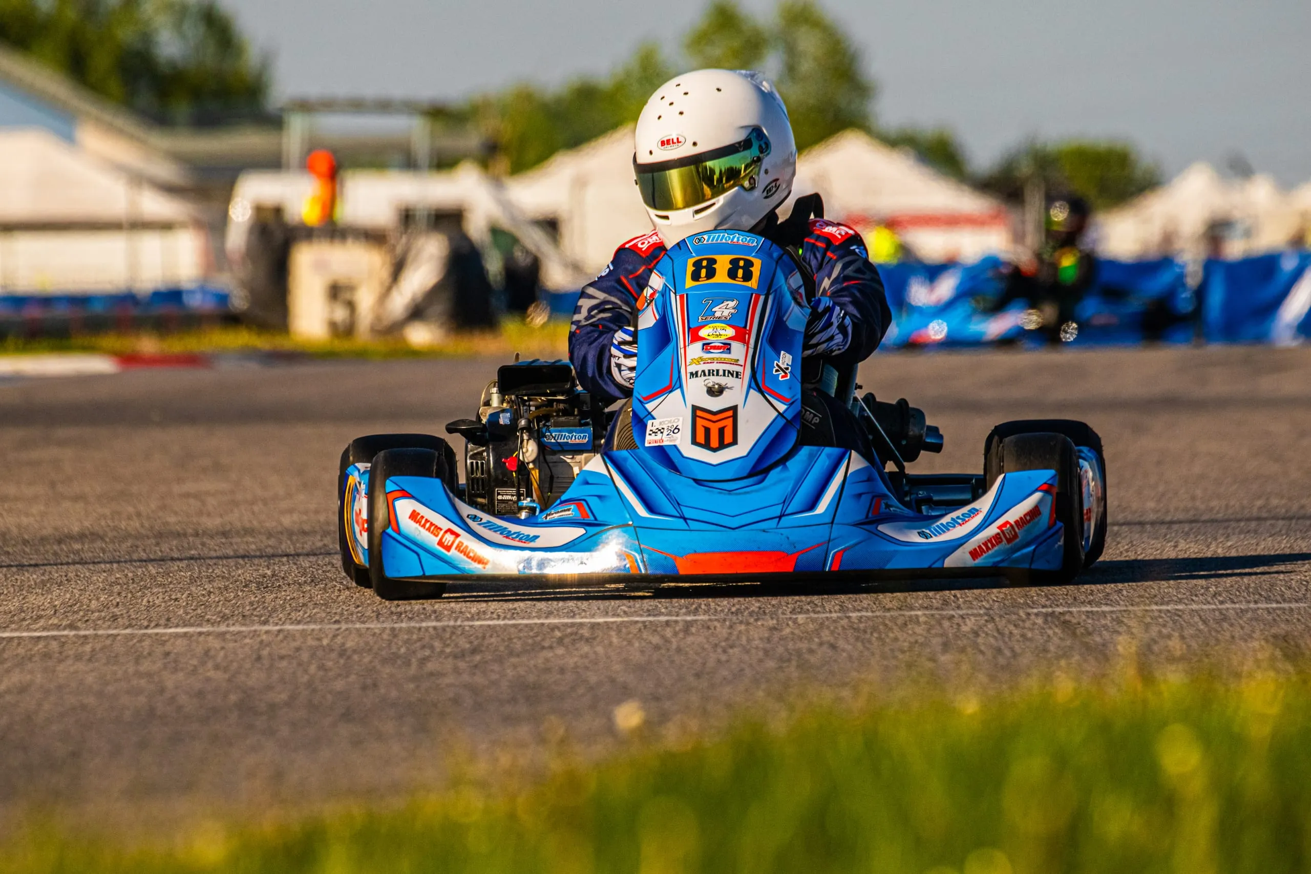 Motokára T4 na trati Slovak Karting Center