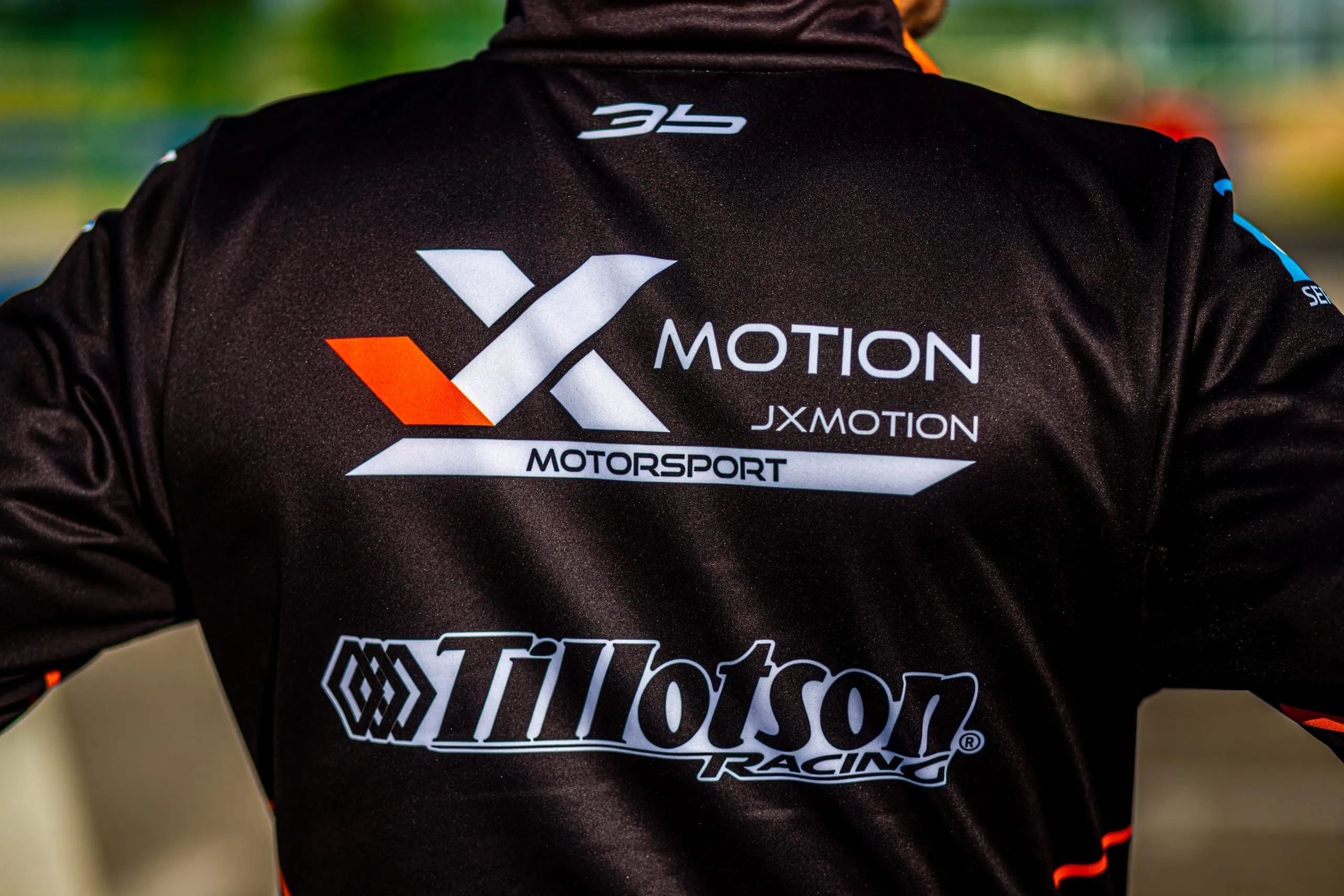 Chrbát bundy JXMotion Motorsport s logom Tillotson Racing